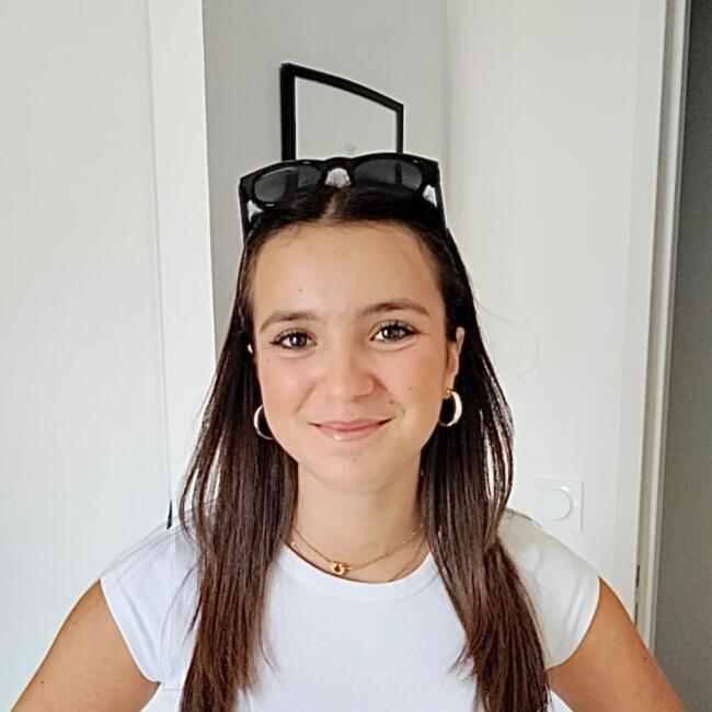 Babysitter in Nantes: Violette