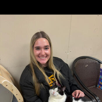 Babysitter in Bear: Ava