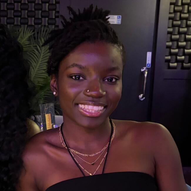 Babysitter in Suresnes: Dinaly Evans