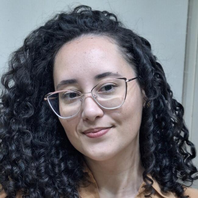 Babá em Londrina: Thaynara