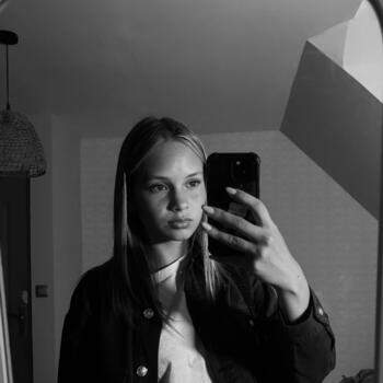 Babysitter in Courseulles-sur-Mer: Chloe