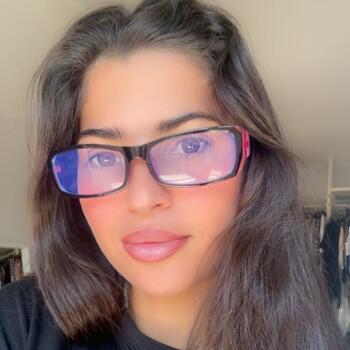 Babysitter in Honolulu: Leila