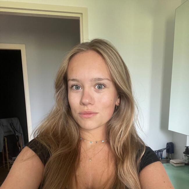 Babysitter in Bordeaux: Lila