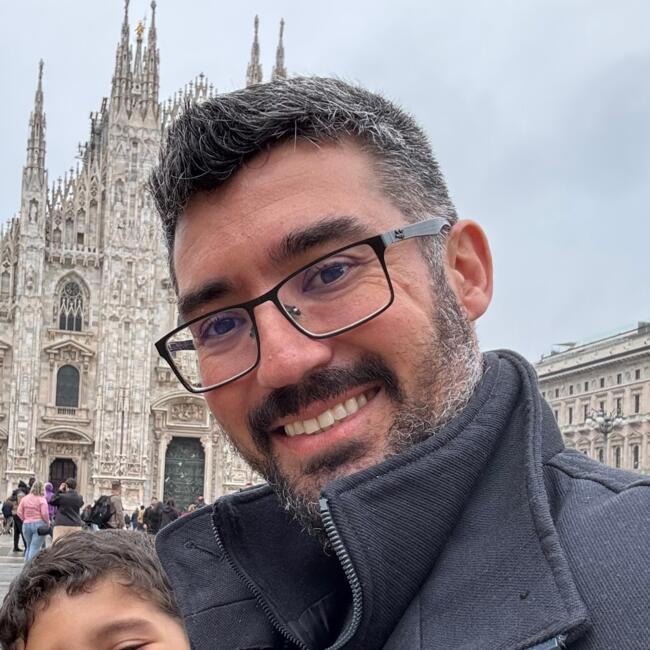 Emprego de babá em Brasília: Eduardo