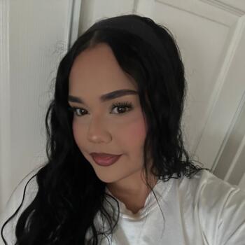 Babysitter Long Beach: Isaura