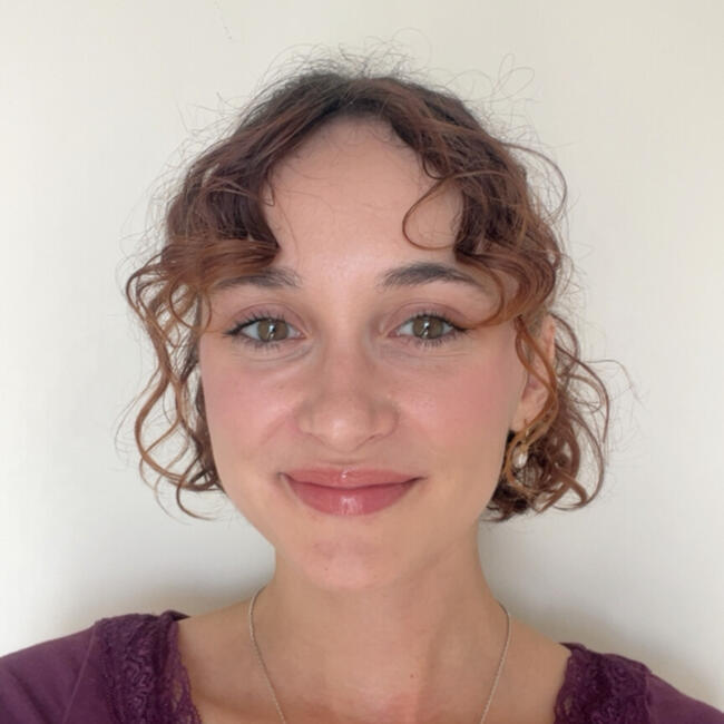 Babysitter in Paris: Emma-Joï