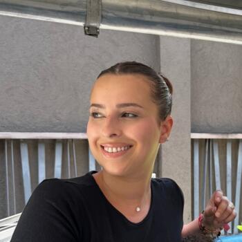 Babysitter Givors: Lina