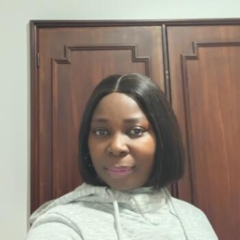 Babysitter in São Mamede de Infesta: Prisca Abam