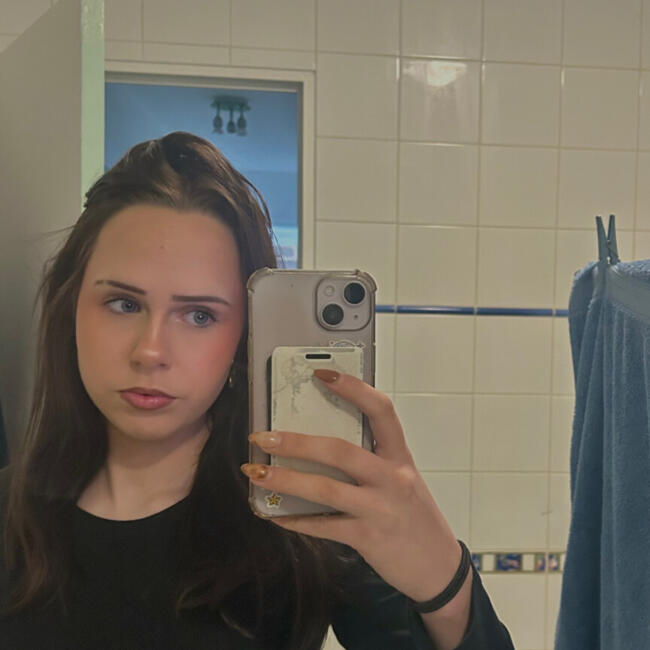 Babysitter in St-Malo: Chloe