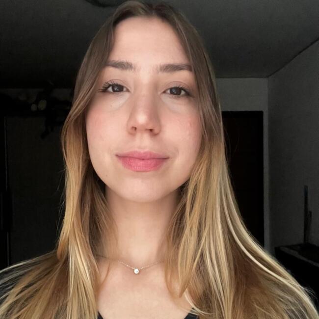 Babysitter in Curitiba: Letícia