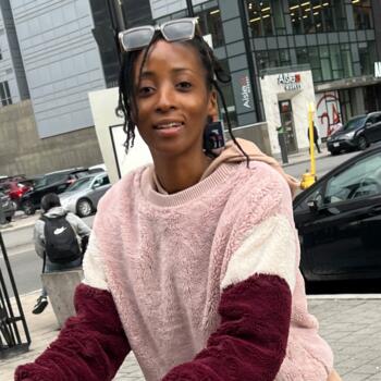 Babysitter em Otava: Stephanie
