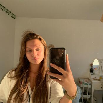 Babysitter in Caen: Maddy