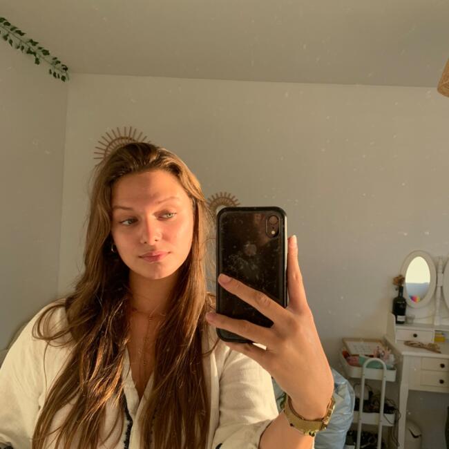 Babysitter in Caen: Maddy