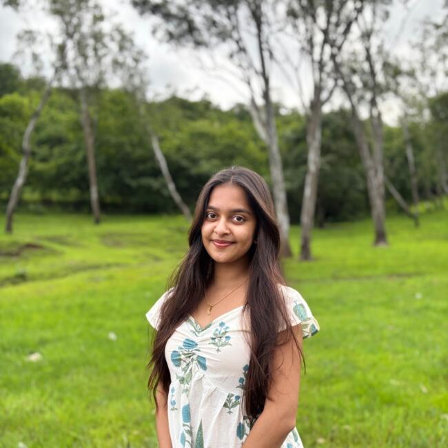 पुणे में बेबीसिटर: Nidhi