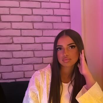 Babysitter in Sucy-en-Brie: Hakima