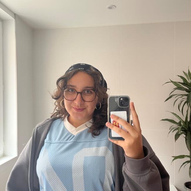 Babysitter in Lisieux: Inès