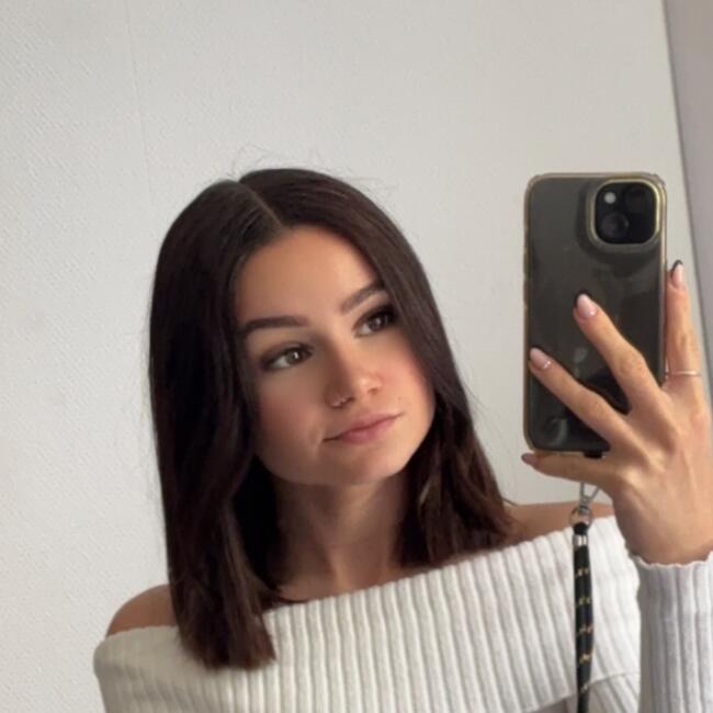 Babysitter in Les Clayes-sous-Bois: Manon