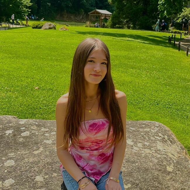 Babysitter in Réez-Fosse-Martin: Alyssa
