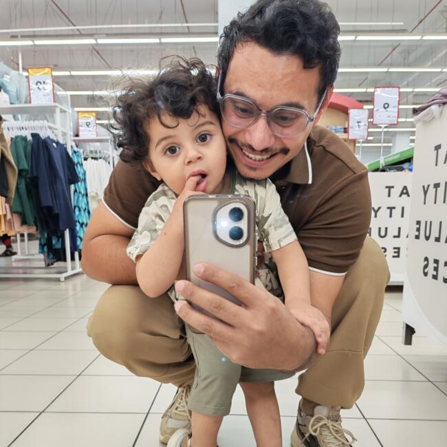 وظيفة جليسة أطفال في Jazīrat Abū Z̧aby: Ahmed