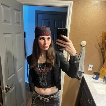 Babysitter in Tustin: Dominique