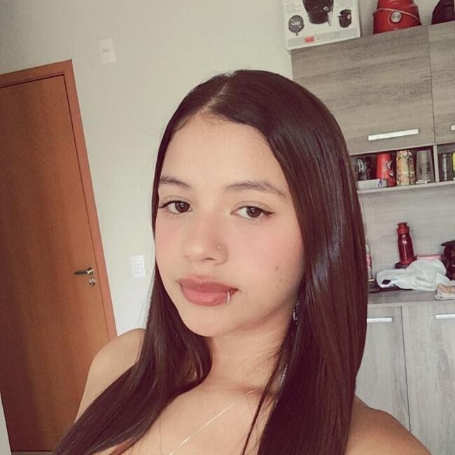 Babysitter in Uberlândia: Léia