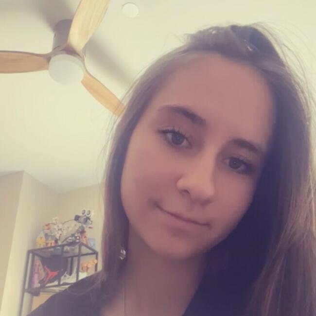 Babysitter in Armoy: Eloane