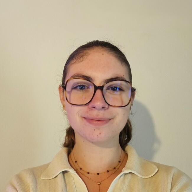 Babysitter in Clermont-Ferrand: Flavie