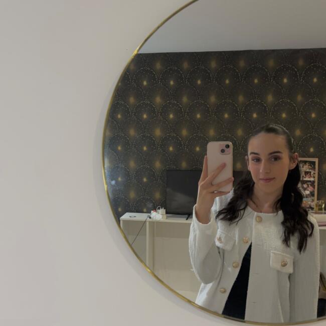 Babysitter in Saint-Jean-de-Bournay: Kathy