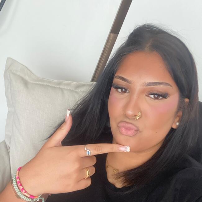 Babysitter in Colombes: Chaima