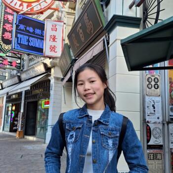 Babysitter in Hong Kong: Debbie