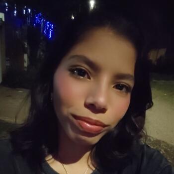 Niñera en David: Ninel