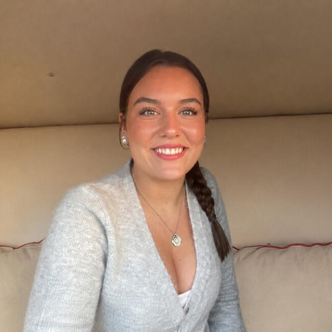 Babysitter in Munich: Kim Melina