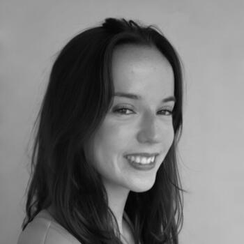 Babysitter in Paris: Mina