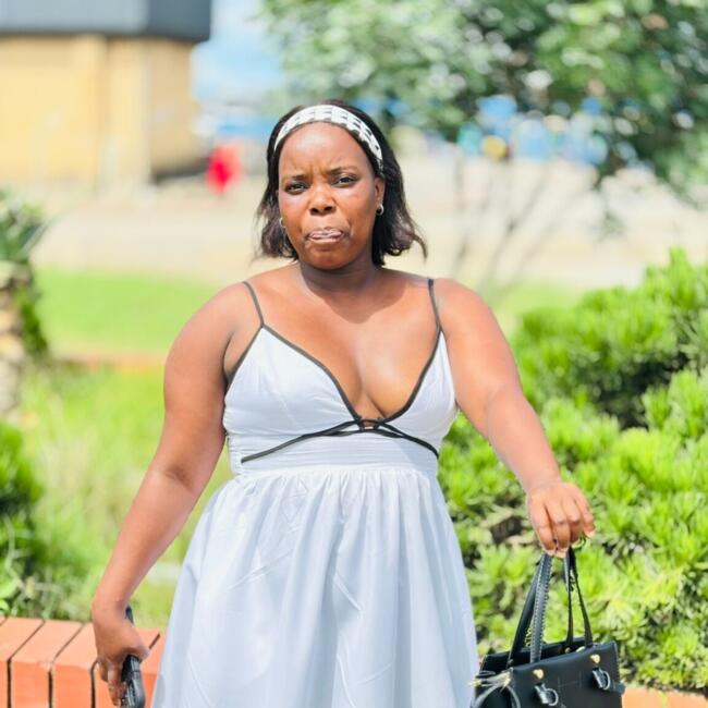 Babysitting job in Sundumbili: Hlengiwe