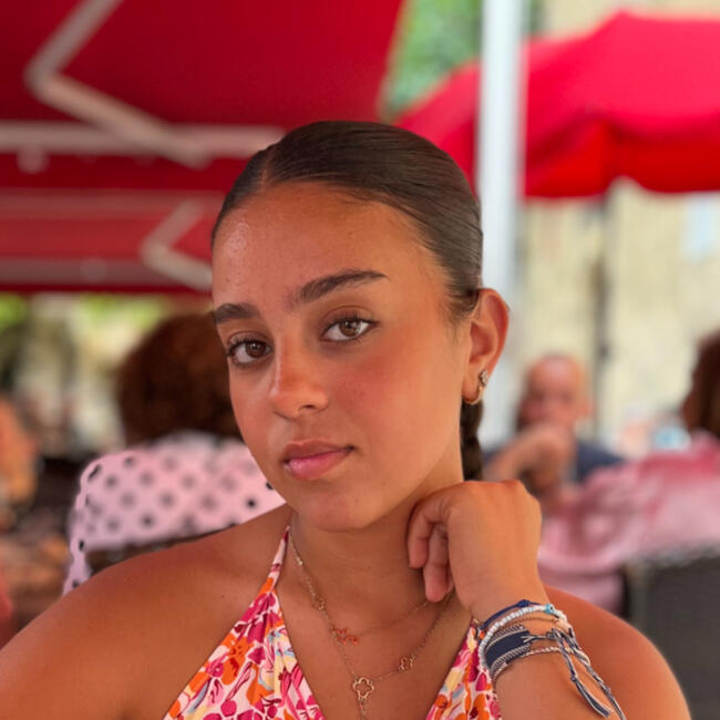 Babysitter in Cuers: Lina