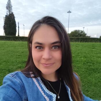 Babysitter Lisbon: Claret Zavala