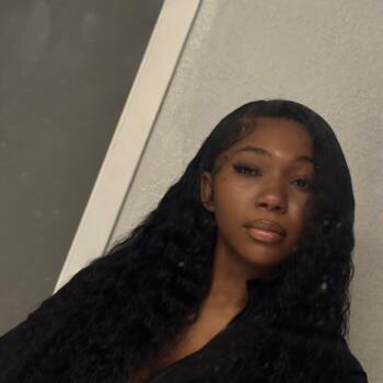 Babysitter in Forest Park: Kendia