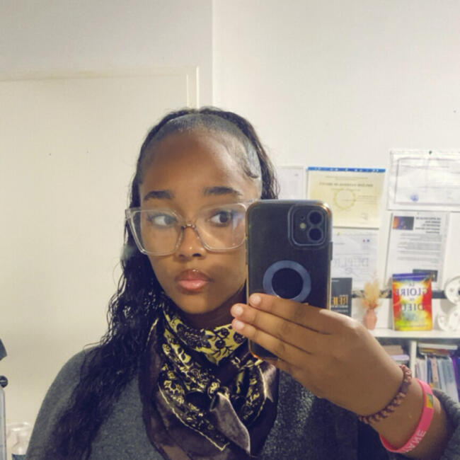 Babysitter in Saint-Denis-en-Val: Railey