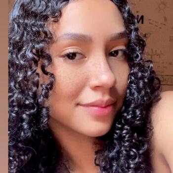 Babysitter in Jatai: Camila