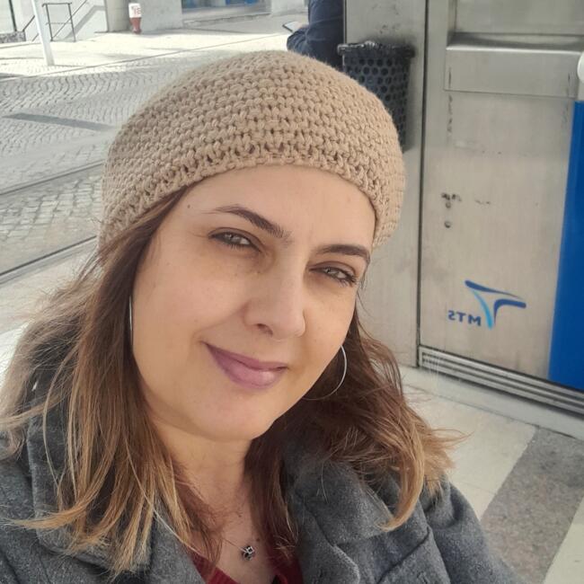 Babysitter in Almada: Mônica