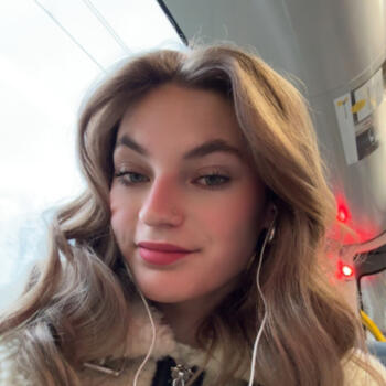 Babysitter in La Panne: Charlotte