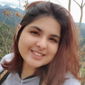 Babysitter Petrópolis: Yasmin