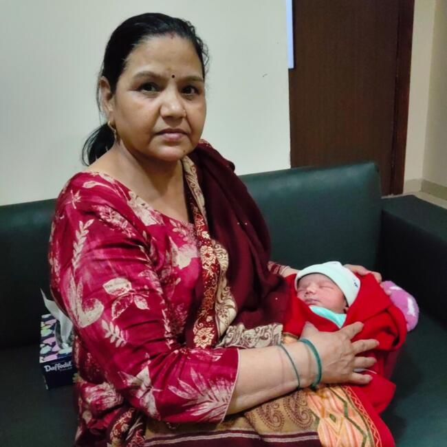 ग्रेटर नोएडा में बेबीसिटिंग की नौकरी: Veeral