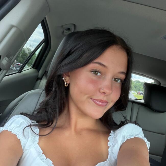 Babysitter in Shelbyville (Kentucky): Bella