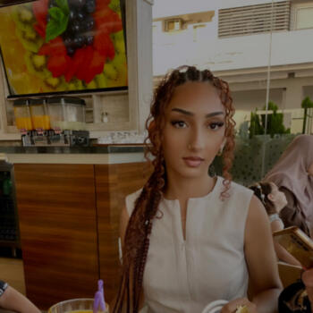 Babysitter in Bergerac: Manal