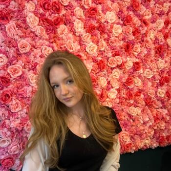Lastenhoitaja Turku: Leona
