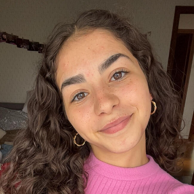 Babysitter in Saint-Germain-lès-Arpajon: Victoria RIBEIRO