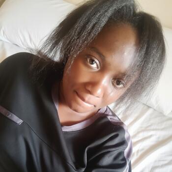 Babysitter Rungiri: Sarah