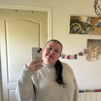 Babysitter in Rocé: Léane