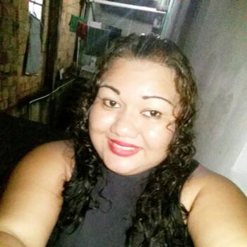Babá em Manaus: Tainara